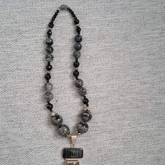 Women’s beaded necklace with Charles Albert pendant - Picture 10 of 10